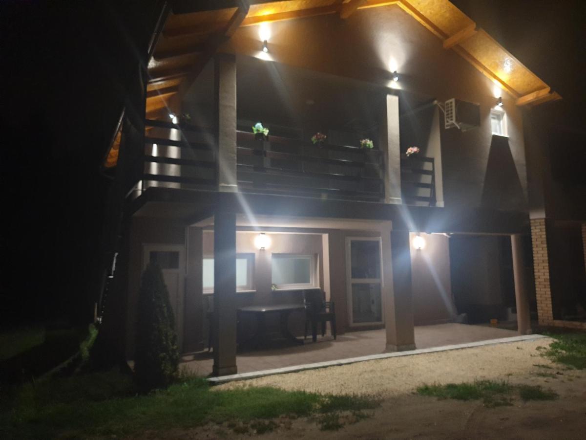 Vikendica Apartments Dunav Ms Celarevo ภายนอก รูปภาพ
